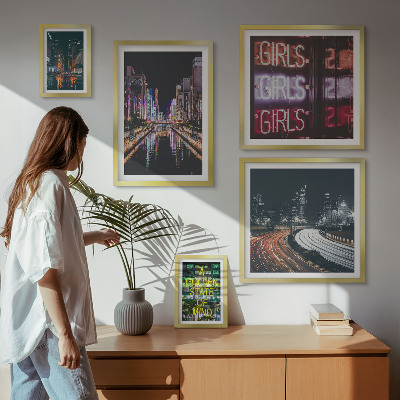 Set om 5 tavlor Modern stad på nattens neon