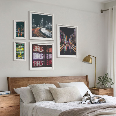 Set om 5 tavlor Modern stad på nattens neon