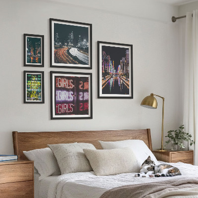 Set om 5 tavlor Modern stad på nattens neon