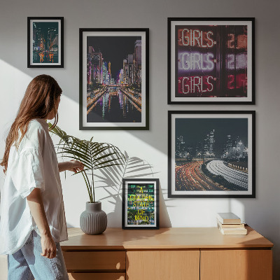 Set om 5 tavlor Modern stad på nattens neon