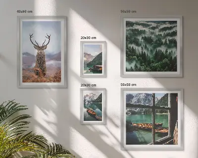 Tavelvägg med 5 tavlor med motiv av vilda djur och berg