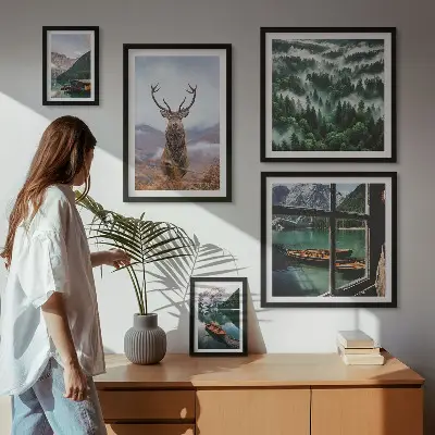 Tavelvägg med 5 tavlor med motiv av vilda djur och berg