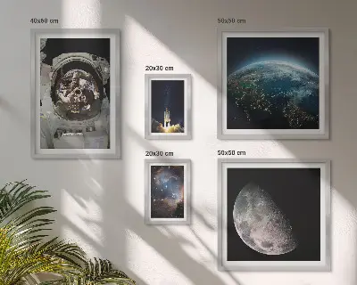 Väggdekoration tavelset med motiv av astronauternas rymdupptäckter