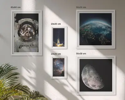 Väggdekoration tavelset med motiv av astronauternas rymdupptäckter