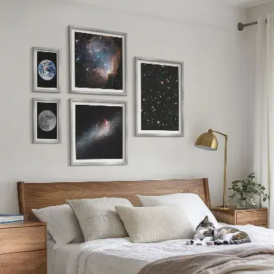 Tavelvägg med 5 tavlor med kosmiska landskap i galaxen