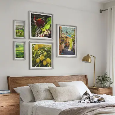 Tavelvägg med 5 tavlor med motiv av Toscanas charmiga landskap