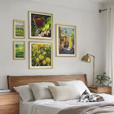 Tavelvägg med 5 tavlor med motiv av Toscanas charmiga landskap