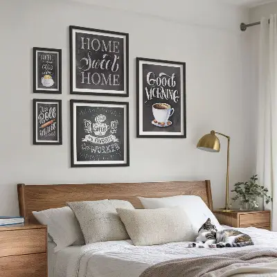 Tavelvägg med 5 tavlor med motiv av rustikt kaffe