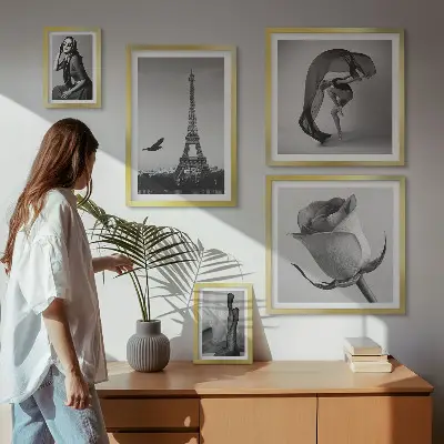 Tavelset väggdekoration i snyggt svartvitt Paris-motiv