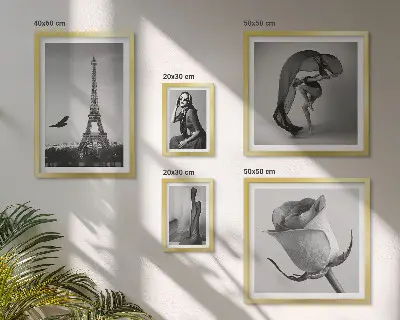 Tavelset väggdekoration i snyggt svartvitt Paris-motiv