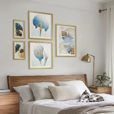 Tavelvägg med 5 tavlor med moderna växtmotiv