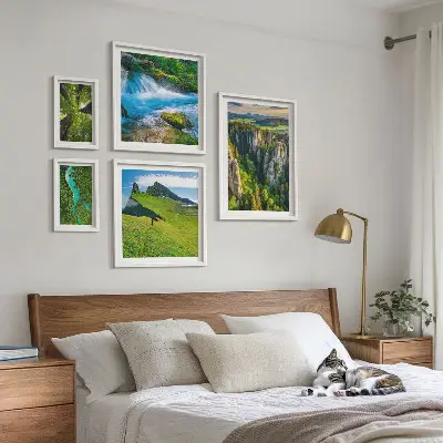 Tavelvägg med 5 tavlor landskap med berg, floder och skogar