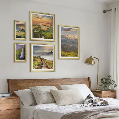 Bergslandskap med vattenfall set om 5 tavlor