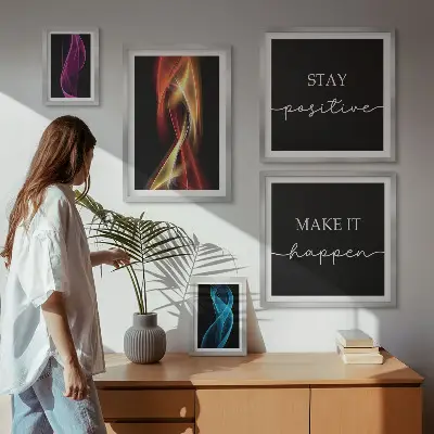 Tavelvägg med 5 tavlor med motiv av citat, ljusmönster och inspiration