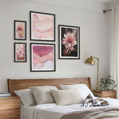 Tavelvägg med 5 tavlor Rosa blomsterarrangemang
