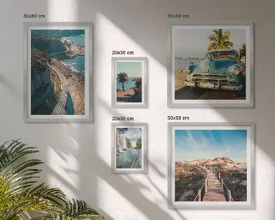 Tavelvägg med 5 tavlor med motiv av landskap resor bilar och natur