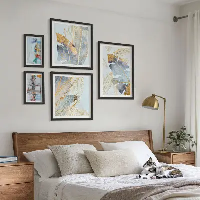 Tavelvägg med 5 tavlor med moderna växtmotiv