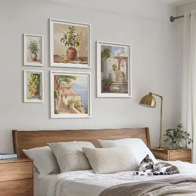 Tavelvägg med 5 tavlor med motiv av snygga inomhusväxter