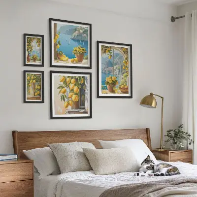 Tavelvägg med 5 tavlor med motiv av citroner och hav i provensalsk stil