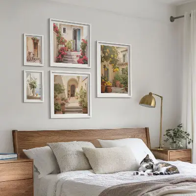 Tavelvägg med 5 tavlor med motiv av gator, blommor och citrusfrukter i Provence