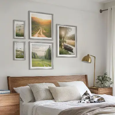Landskap av vatten och grönska tavelvägg med 5 tavlor