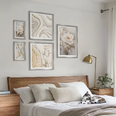 Abstrakta blommotiv set med 5 tavlor i elegant stil