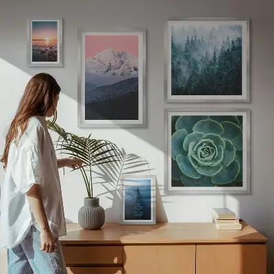 Tavelvägg med 5 tavlor landskap med berg och hav i boho-stil