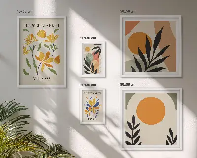 Tavelvägg med 5 tavlor med motiv av abstrakta blommor i boho-stil
