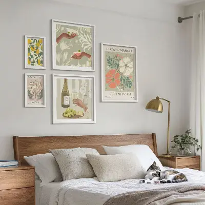 Tavelvägg med 5 tavlor med motiv av blommor och frukter i vintagestil