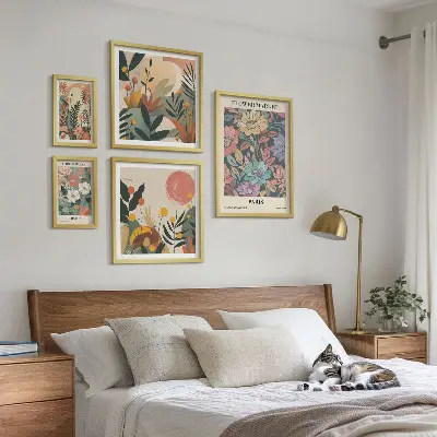 Tavelset med väggdekoration med blommotiv från Paris och London