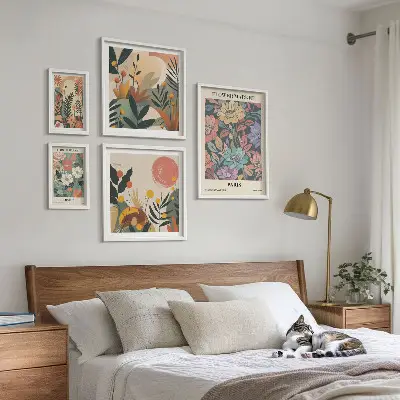 Tavelset med väggdekoration med blommotiv från Paris och London