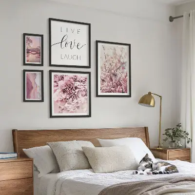 Blommotiv med pastellfärgade slogans set om 5 tavlor
