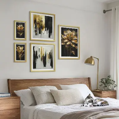 Tavelvägg med 5 tavlor med blommotiv, elegans och modern design