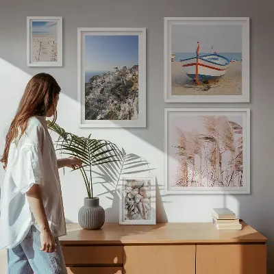 Set med 5 tavlor landskap med stränder och vita byggnader