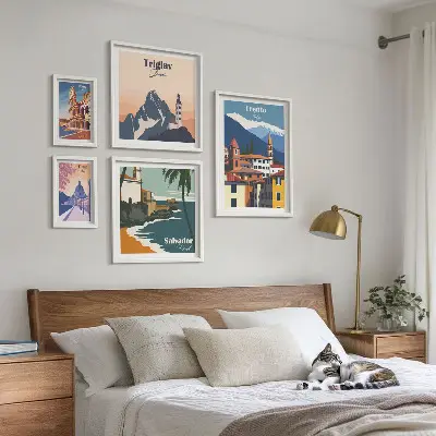 Väggdekoration i form av tavelset med motiv av europeiska stadslandskap