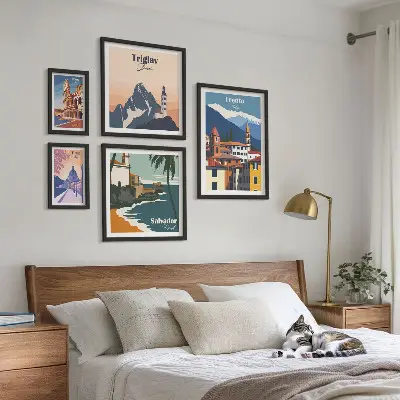 Väggdekoration i form av tavelset med motiv av europeiska stadslandskap