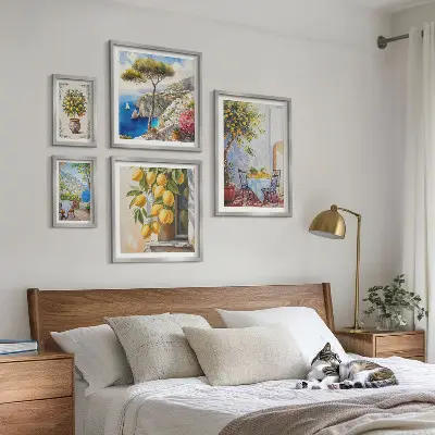 Tavelset väggdekoration med citrusmotiv och soltema