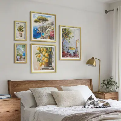 Tavelset väggdekoration med citrusmotiv och soltema