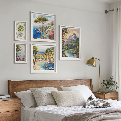 Tavelvägg med 5 tavlor Landskap med berg och havsutsikt