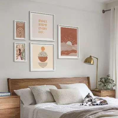 Tavelvägg med 5 tavlor med boho-inspirerade naturslogans