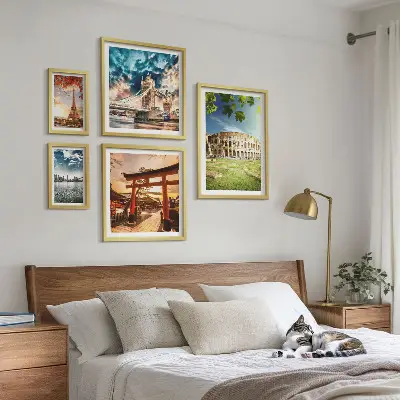 Tavelvägg med 5 tavlor med motiv av ikonisk världsarkitektur
