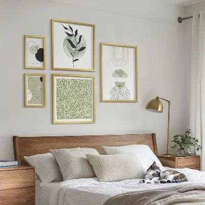 Tavelvägg med 5 tavlor med abstrakta geometriska växter
