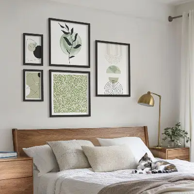 Tavelvägg med 5 tavlor med abstrakta geometriska växter