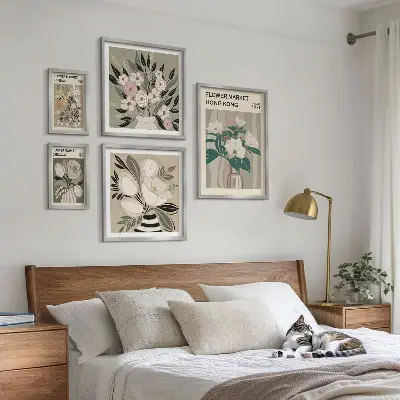 Tavelvägg med 5 tavlor med retro vintage blomstermotiv
