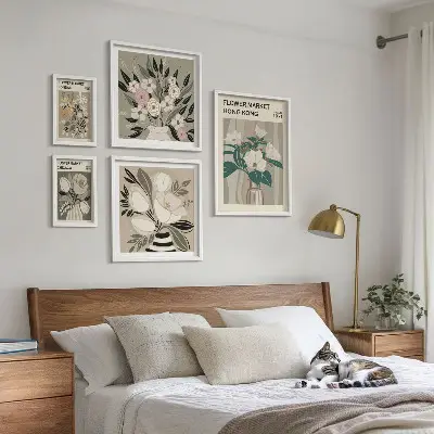 Tavelvägg med 5 tavlor med retro vintage blomstermotiv