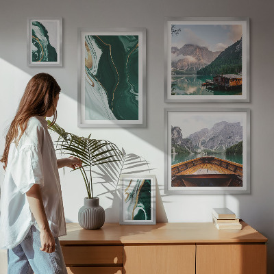 Tavelvägg med 5 tavlor Gröna landskap, vatten, berg