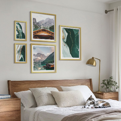 Tavelvägg med 5 tavlor Gröna landskap, vatten, berg