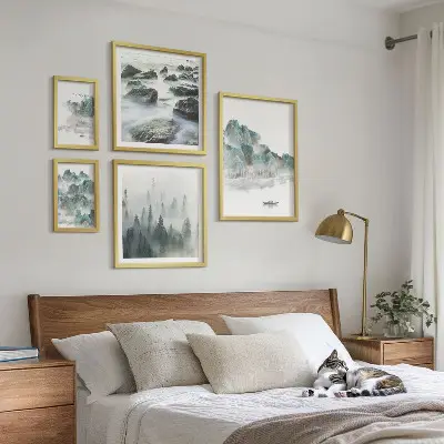 Fridfulla landskap med vatten set om 5 tavlor