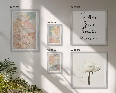 Tavelvägg med abstrakta blommor set med 5 tavlor och slagord