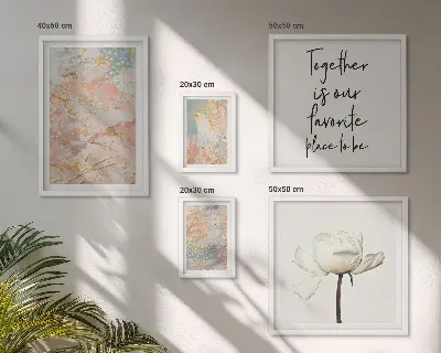 Tavelvägg med abstrakta blommor set med 5 tavlor och slagord